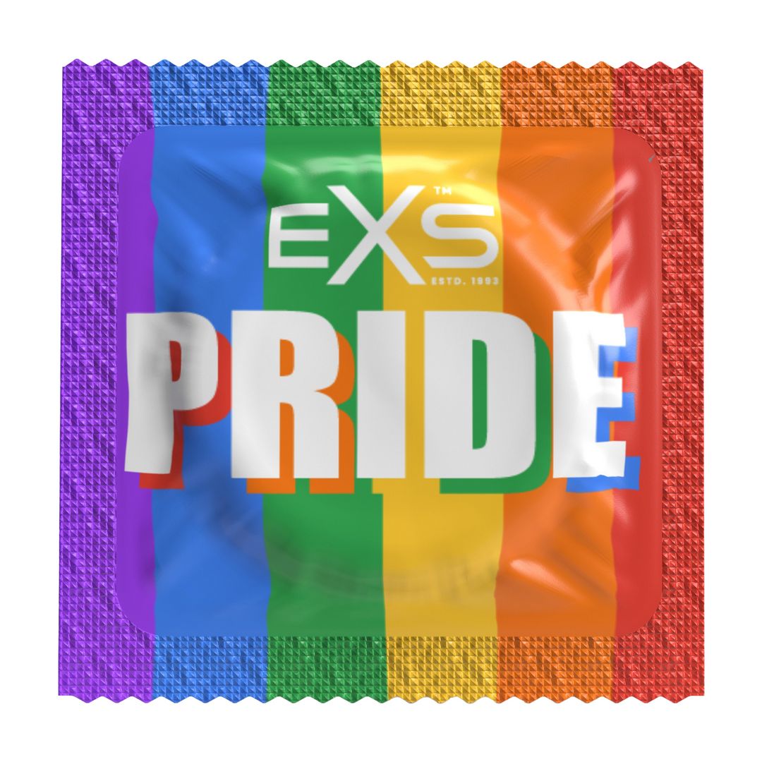 Emballage de préservatif avec couleurs arc-en-ciel. Marque EXS Pride. Inscription Pride en lettres blanches.