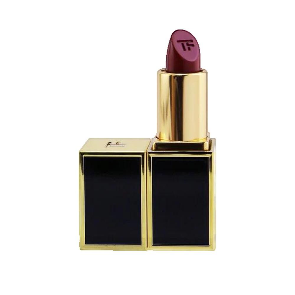 Rouge à lèvres avec étui doré et base noire. Le rouge à lèvres est partiellement sorti et de couleur bordeaux. Le logo "TF" est visible.