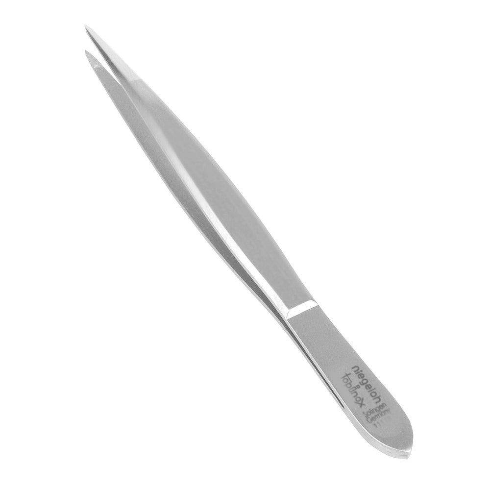 Puntige pincet van roestvrij staal. Merk Niegeloh, TopInox. Zilverkleurig metaal, smalle vorm. Puntige uiteinden.