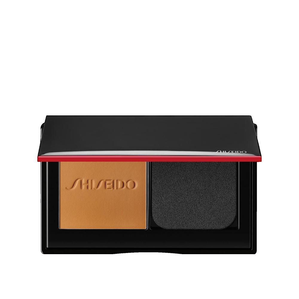 Compact poeder met spons. Zwarte behuizing met rode accenten. Merk Shiseido zichtbaar.