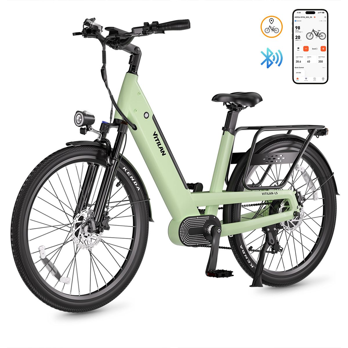 Lichtgroene Vitilan L5 elektrische fiets. Zwarte banden, bagagerek, koplamp en smartphone app display met Bluetooth-icoon.