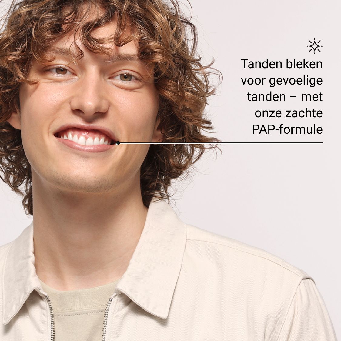 Persoon giet vloeistof in een bakje. Tekst: Gebaseerd op onze klinisch en tandheelkundig geteste Zwitserse formule.