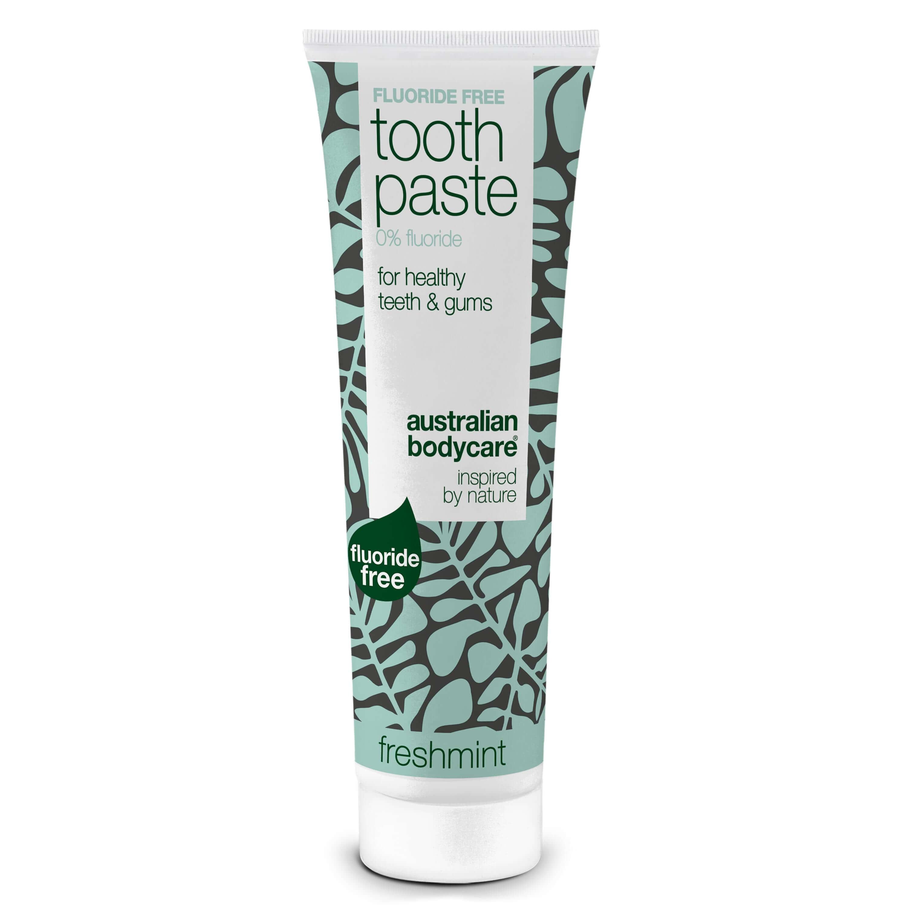 Tandpastatube, wit-mintgroen. Opschrift: Fluoride Free, Toothpaste, 0% fluoride, voor gezonde tanden & tandvlees.