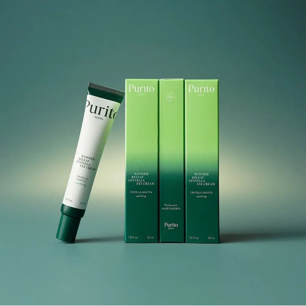 Drie groene dozen en een tube oogcrème. Merk PURITO. Tekst op de tube: Wonder Releaf Centella Eye Cream.