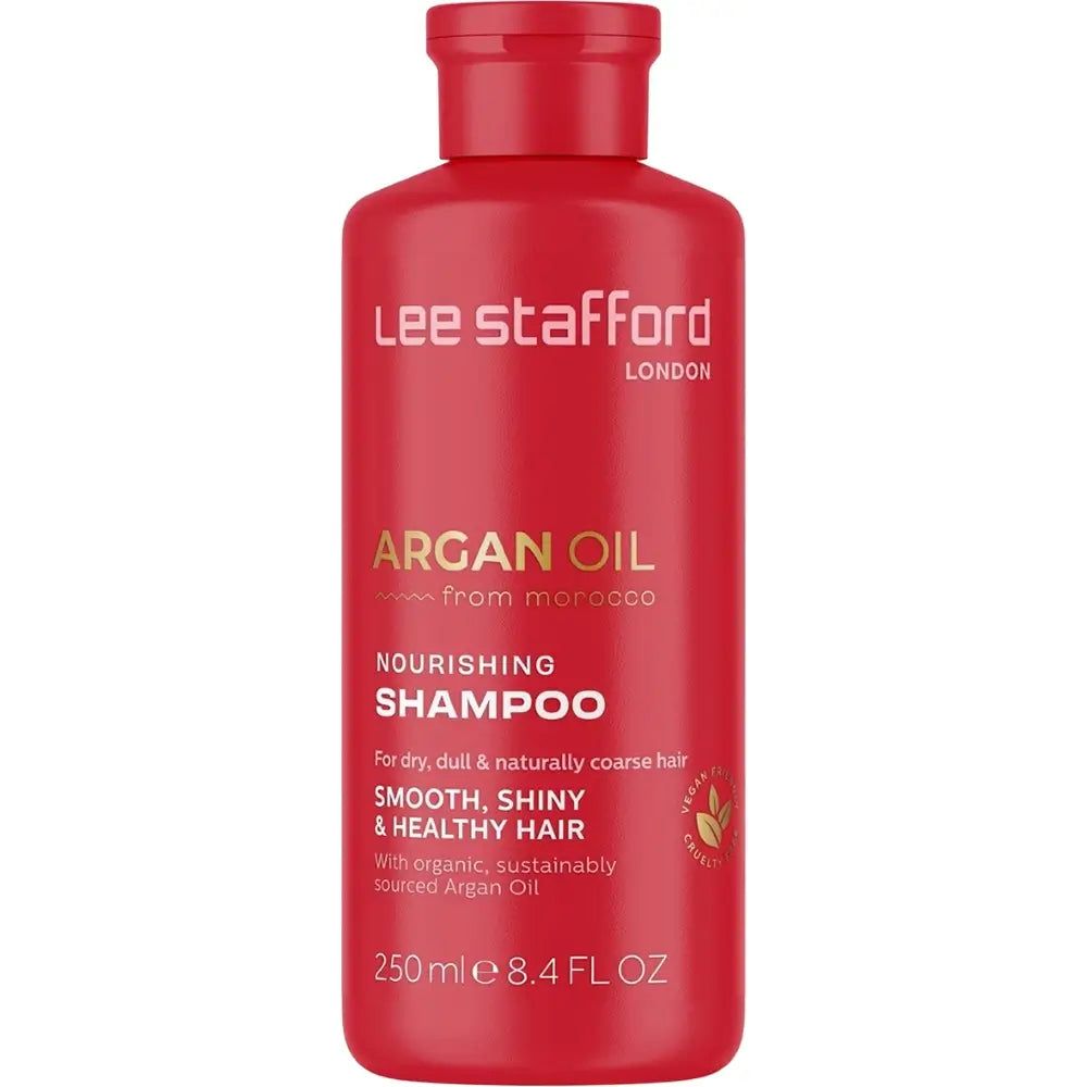 Rode shampoo fles met opschrift: Lee Stafford, Argan Oil, Shampoo. Tekst: Smooth, Shiny & Healthy Hair. 250ml e 8.4 FL OZ.