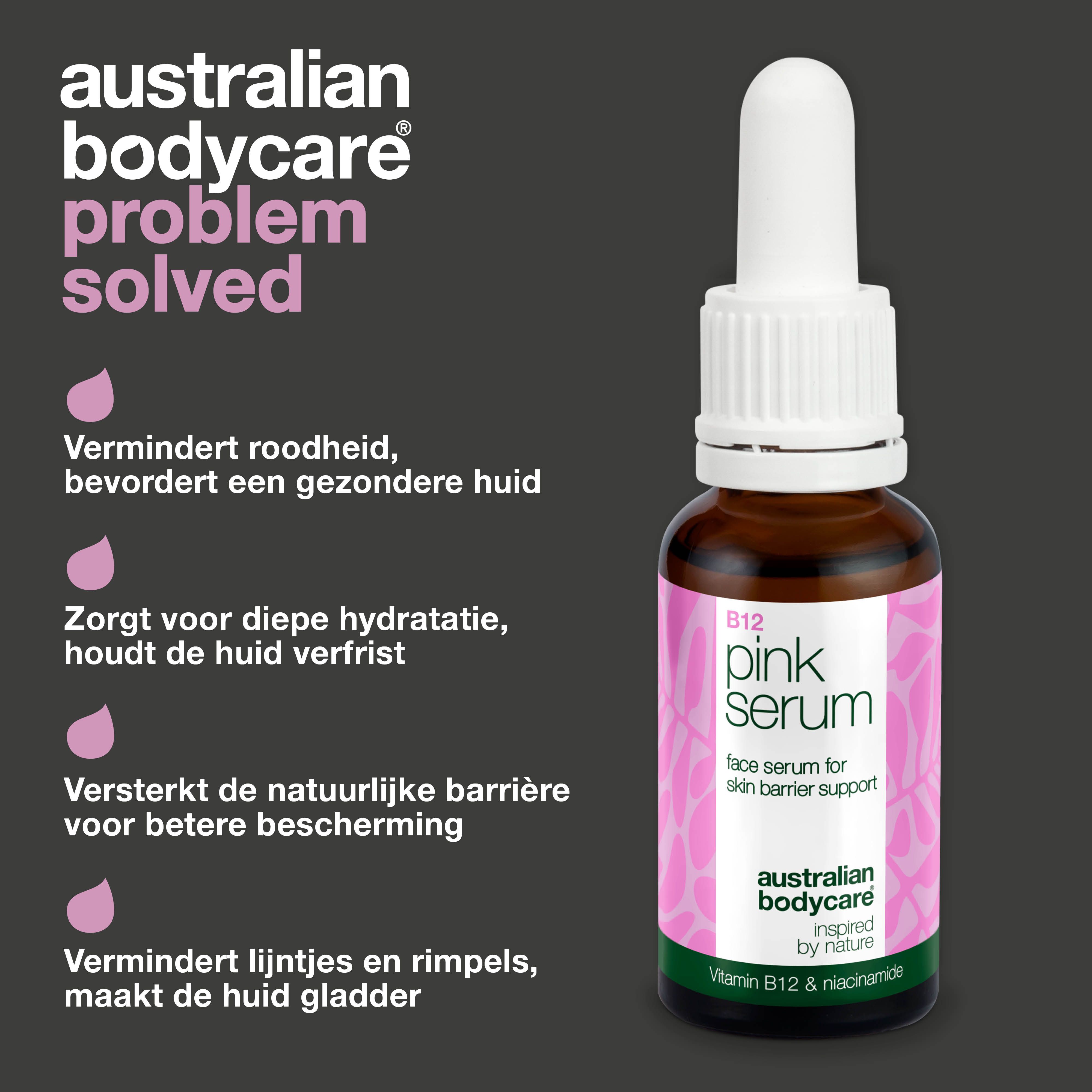 Fles Pink Serum. Tekst: Vermindert roodheid, hydrateert, versterkt huidbarrière. Zwarte achtergrond.