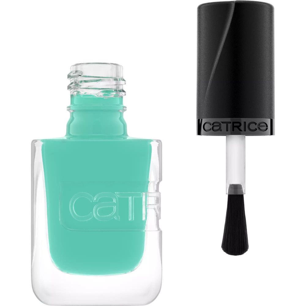 Vernis à ongles turquoise dans un flacon en verre transparent. Le bouchon est noir, avec le nom de la marque Catrice.