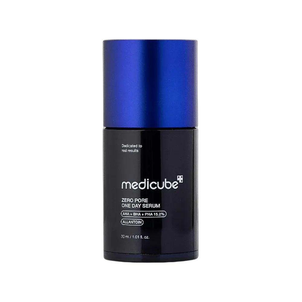Flacon noir et bleu. Inscription: Medicube Zero Pore One Day Serum. 30 ml.