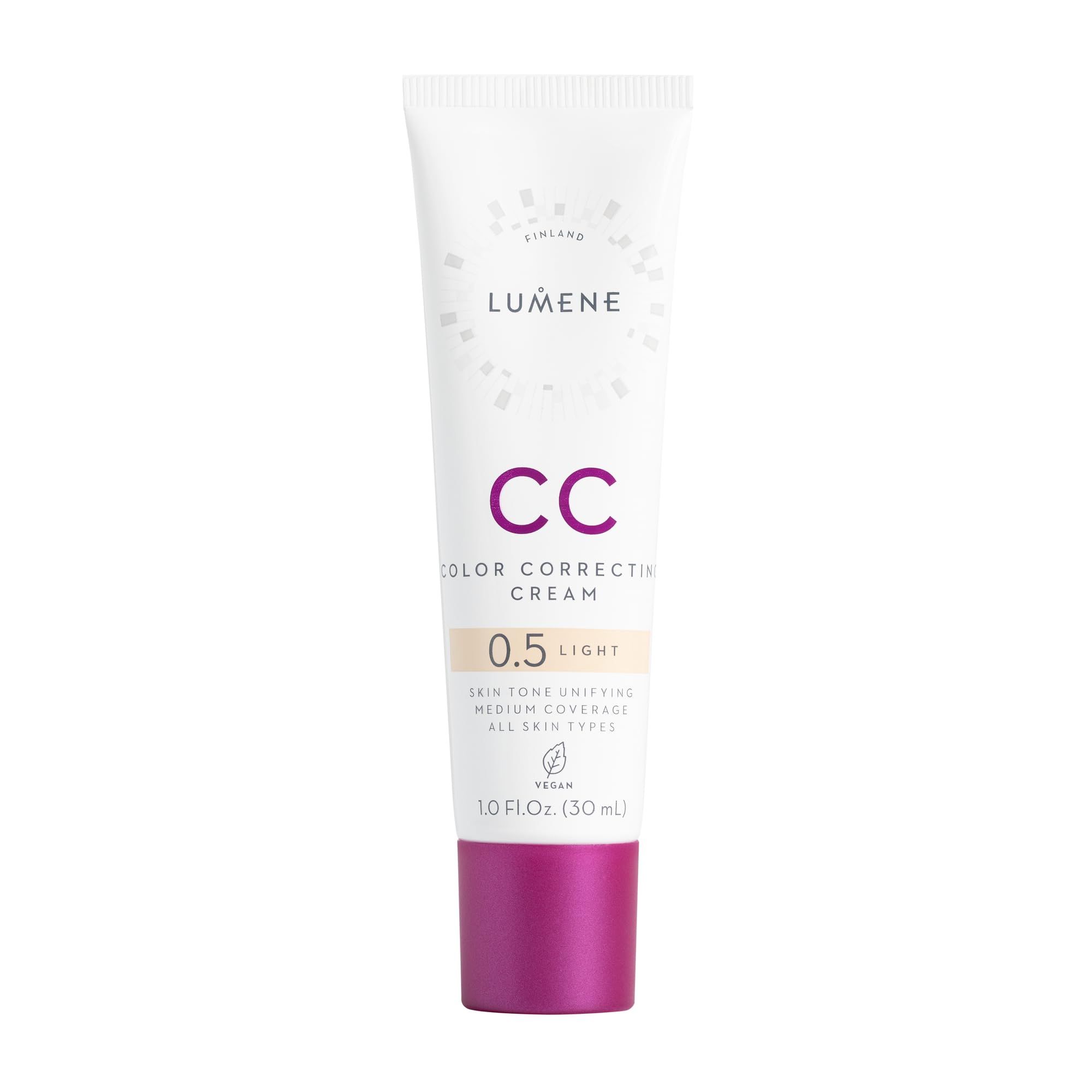 Tube de crème CC. Inscription : Lumene CC Color Correcting Cream 0.5 Light. Logo végan.