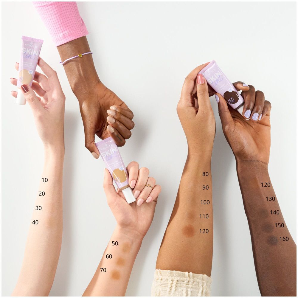 Plusieurs bras avec teintes de fond de teint. Numéros de 10 à 160. Différents tons de peau.