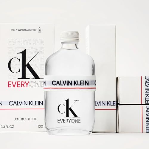Fles en verpakkingen. Transparante fles, witte dop. Witte verpakkingen met ck EVERYONE logo en CALVIN KLEIN.