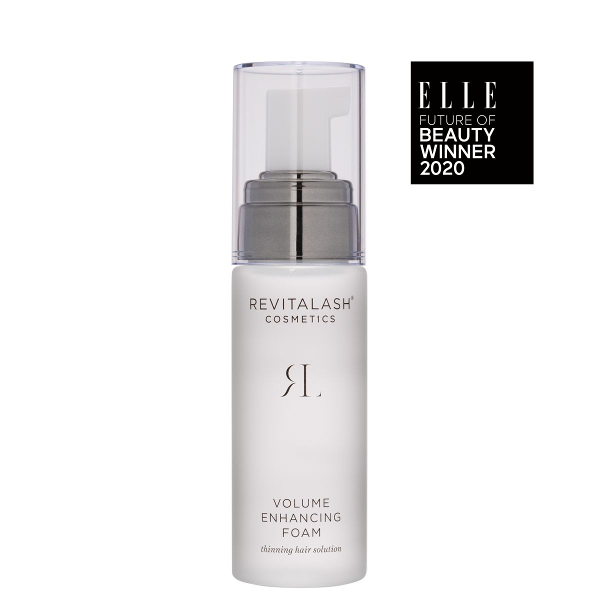 Fles Revitalash Volume Enhancing Foam. Witte container met zilveren pomp. Logo en tekst. Prijs « ELLE Future of Beauty Winner 2020 ».