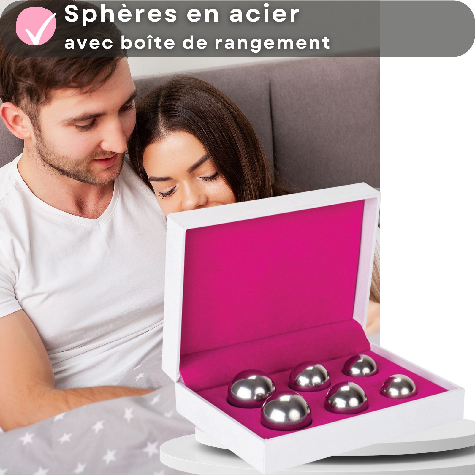 Image avec texte: Sphères en acier avec boîte de rangement. Couple au lit, boîte avec sphères.
