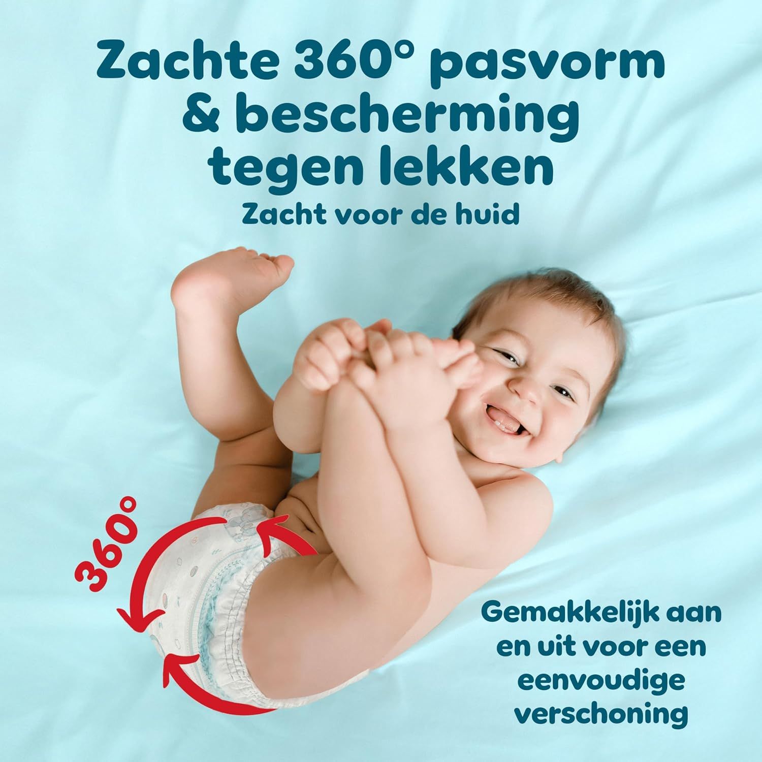 Baby in luier met 360° pasvorm en lekbescherming. Tekst: Zachte 360° pasvorm & bescherming tegen lekken. Zacht voor de huid. Makkelijk aan en uit te trekken voor een eenvoudige verschoning.