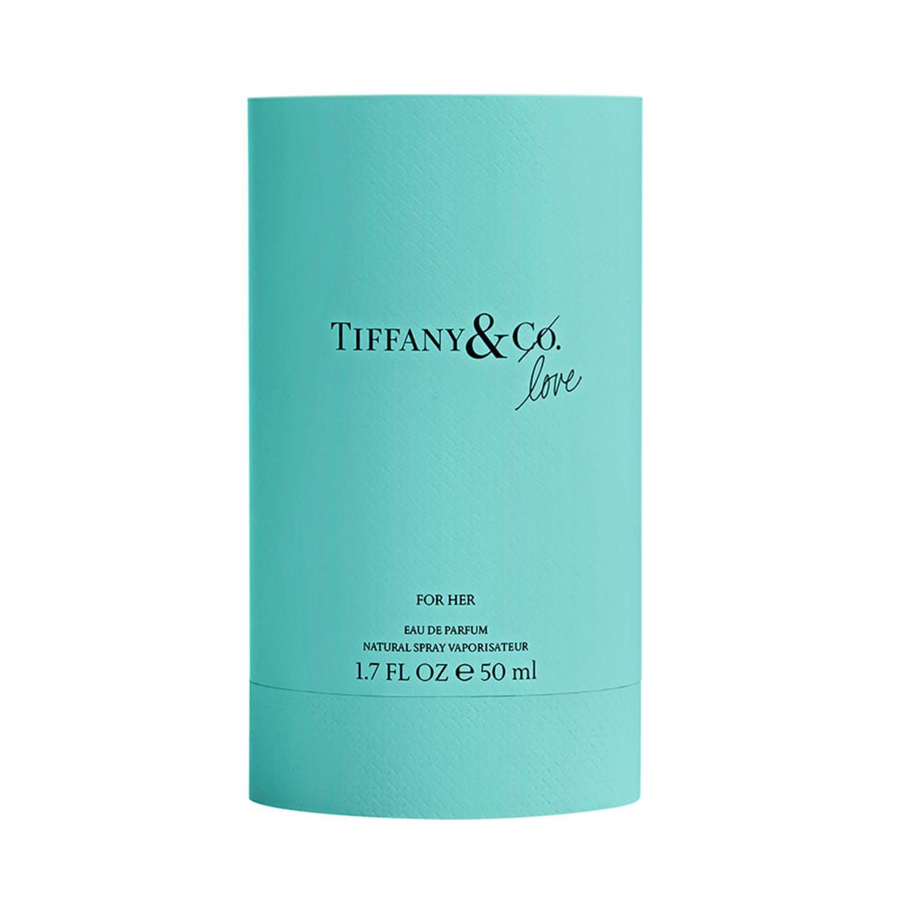 Emballage cylindrique turquoise. Inscription : Tiffany & Co. Love, For Her, Eau de Parfum Natural Spray Vaporisateur.