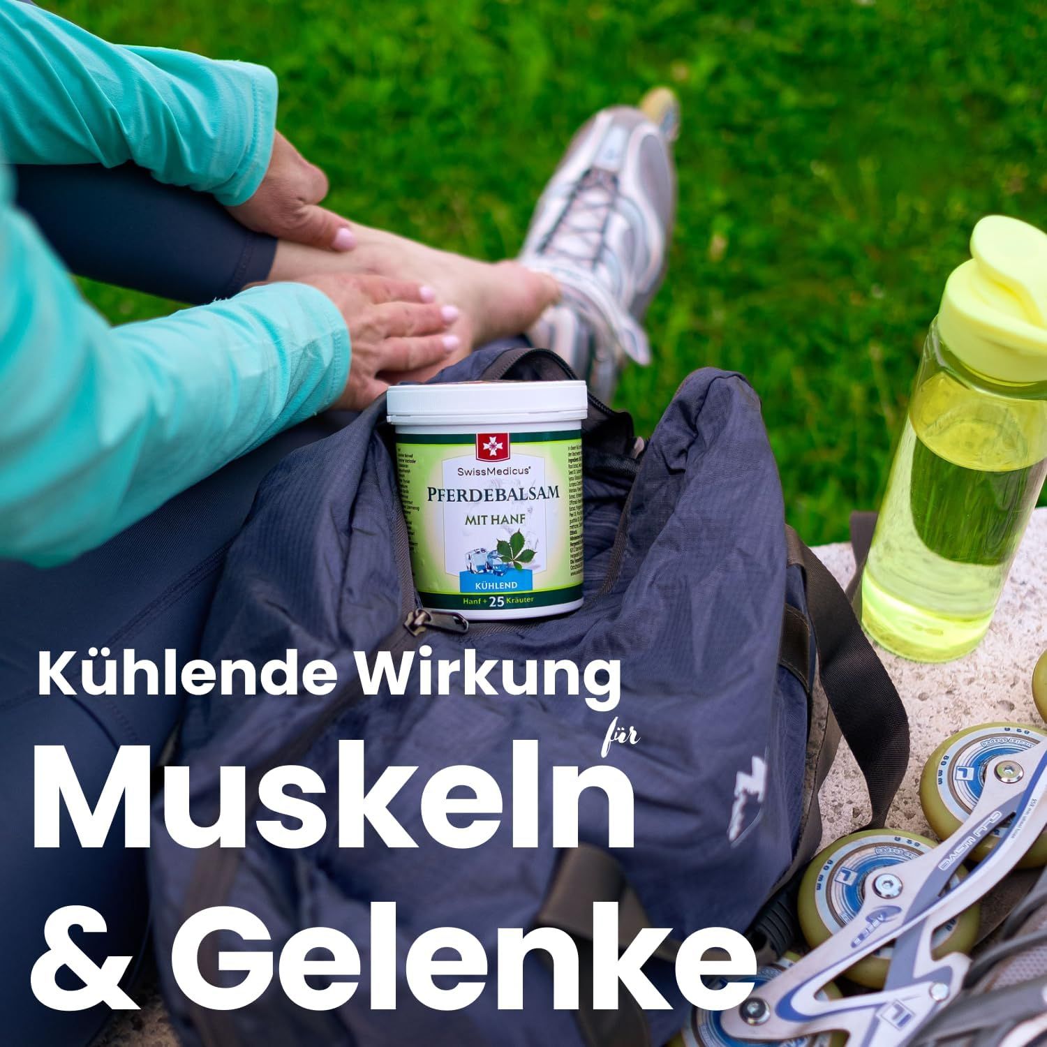 Persoon masseert been. Naast: SwissMedicus Pferdebalsam mit Hanf. Tekst: Koelende werking voor spieren & gewrichten.