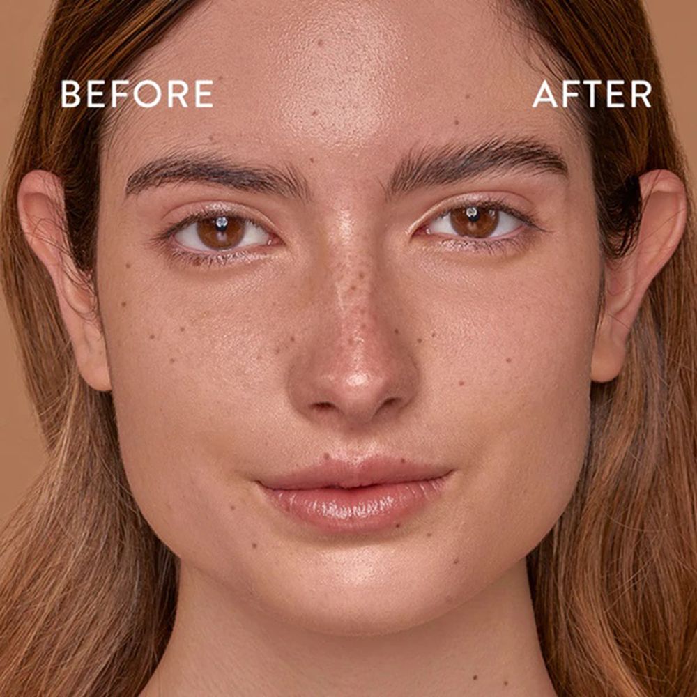 Gezicht van een vrouw. Opschriften: BEFORE en AFTER, toont wenkbrauwverandering.