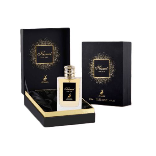 Kismet for Men Eau de Parfum in een geopende zwarte geschenkdoos met twee dozen.