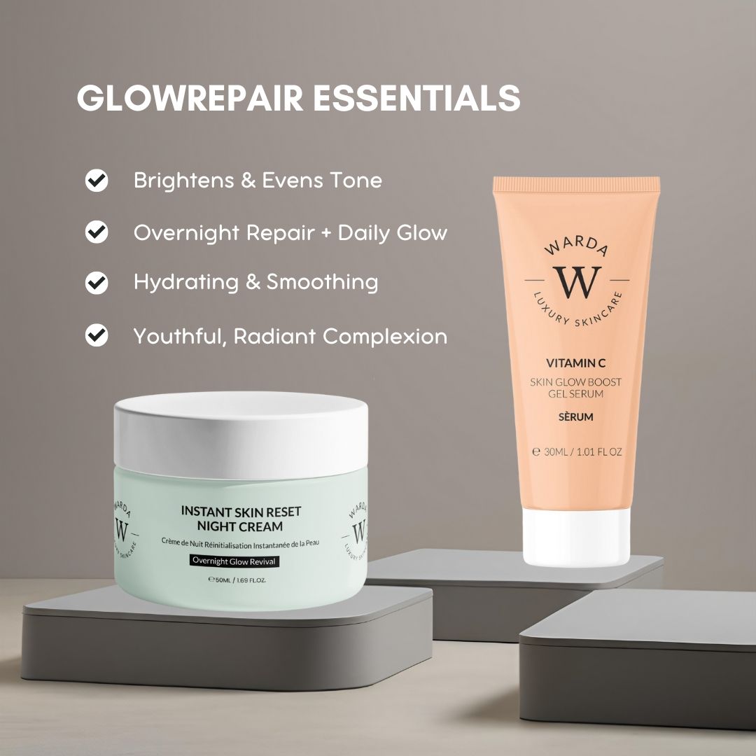 Twee producten: crème pot en serum tube. Beide met logo en tekst. Op sokkels geplaatst. Achtergrond met tekst: Glowrepair Essentials.