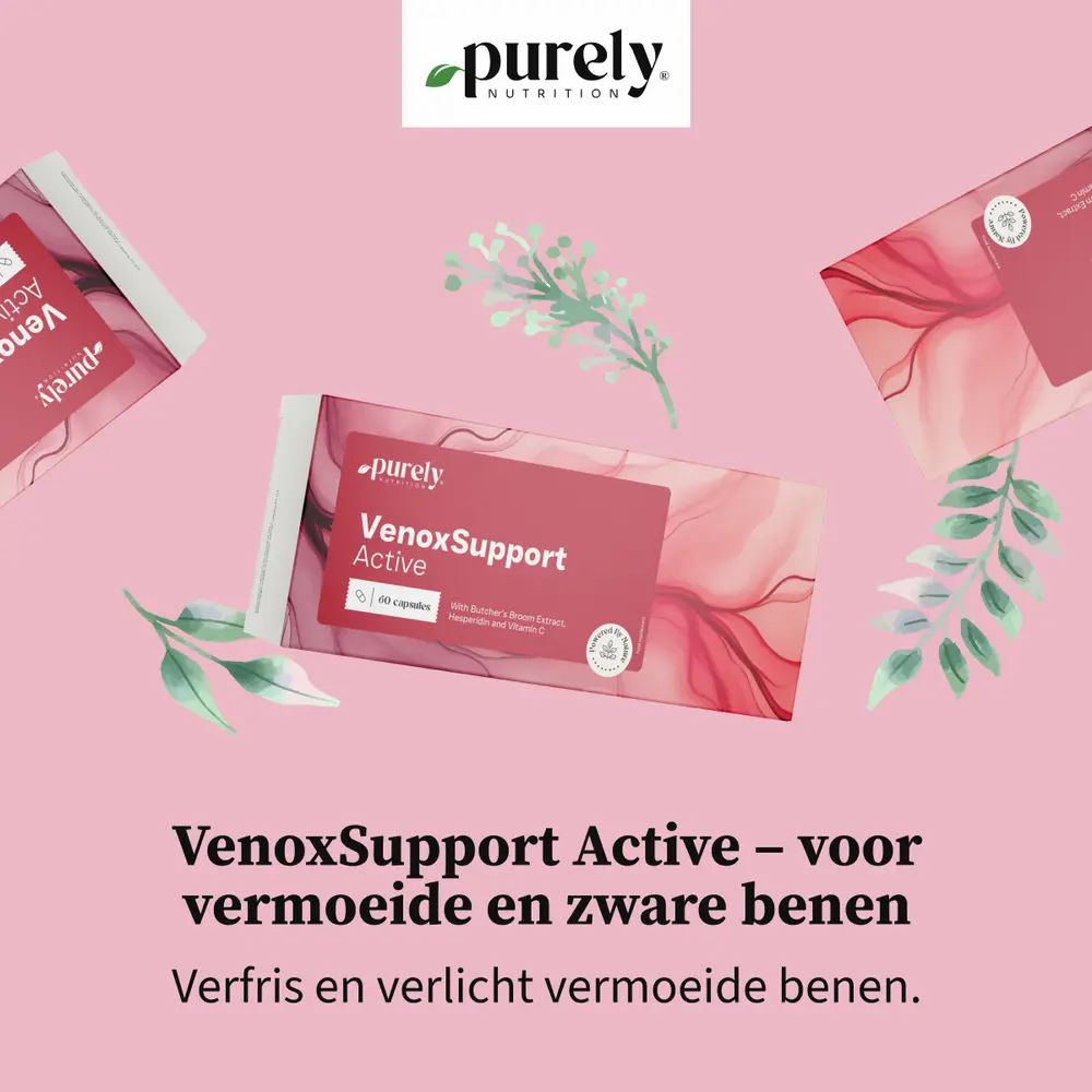 Meerdere productverpakkingen met naam. Plantentakken ernaast.