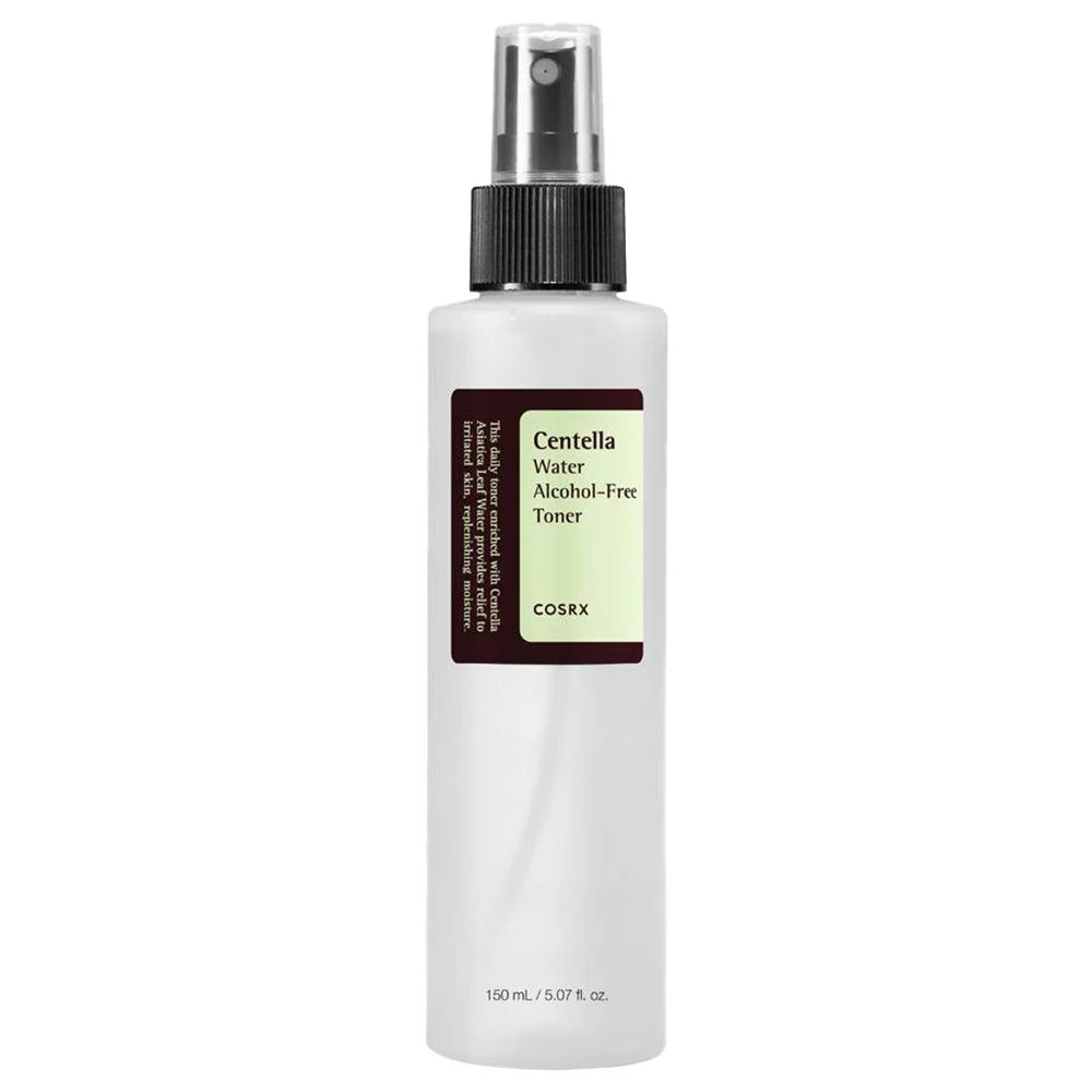 COSRX Centella Water Toner sans alcool dans un flacon pulvérisateur transparent.