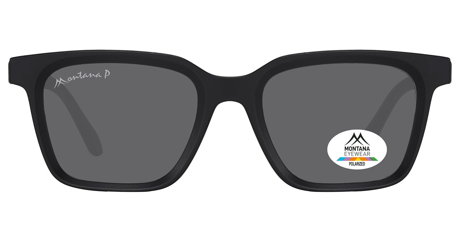 Lunettes de soleil noires à verres rectangulaires. "Montana P" sur la branche gauche. Autocollant avec logo et "Polarized" sur le verre droit.