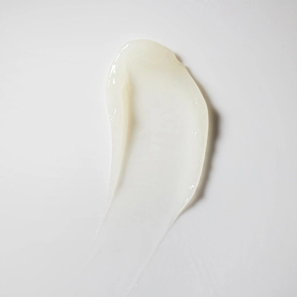 Witachtige crème textuur op witte achtergrond. Glad en glanzend.