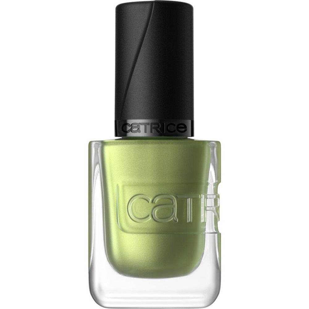 Groene nagellak in een doorzichtig flesje met zwarte dop. Merk 'CATRICE' op flesje en dop.