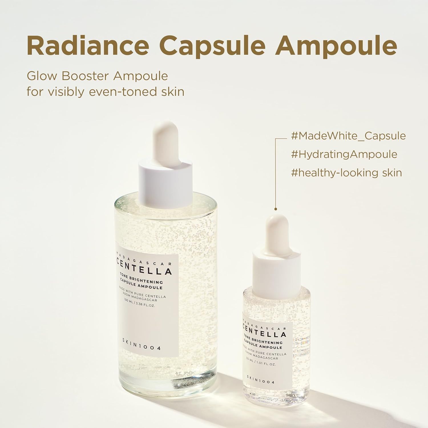 Twee ampullen met pipetten, een grote en een kleine. Tekst: Tone Brightening Capsule Ampoule. SKIN1004. Achtergrond: licht.