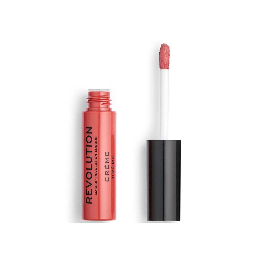 Rouge à lèvres crème Makeup Revolution. Rouge corail avec applicateur. Capuchon noir. Nom du produit et marque sur le contenant.
