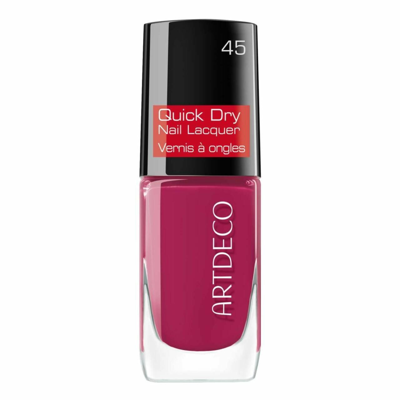 Rode nagellakfles. Zwarte dop, rood etiket met tekst. Merk Artdeco. Kleurnummer 45.