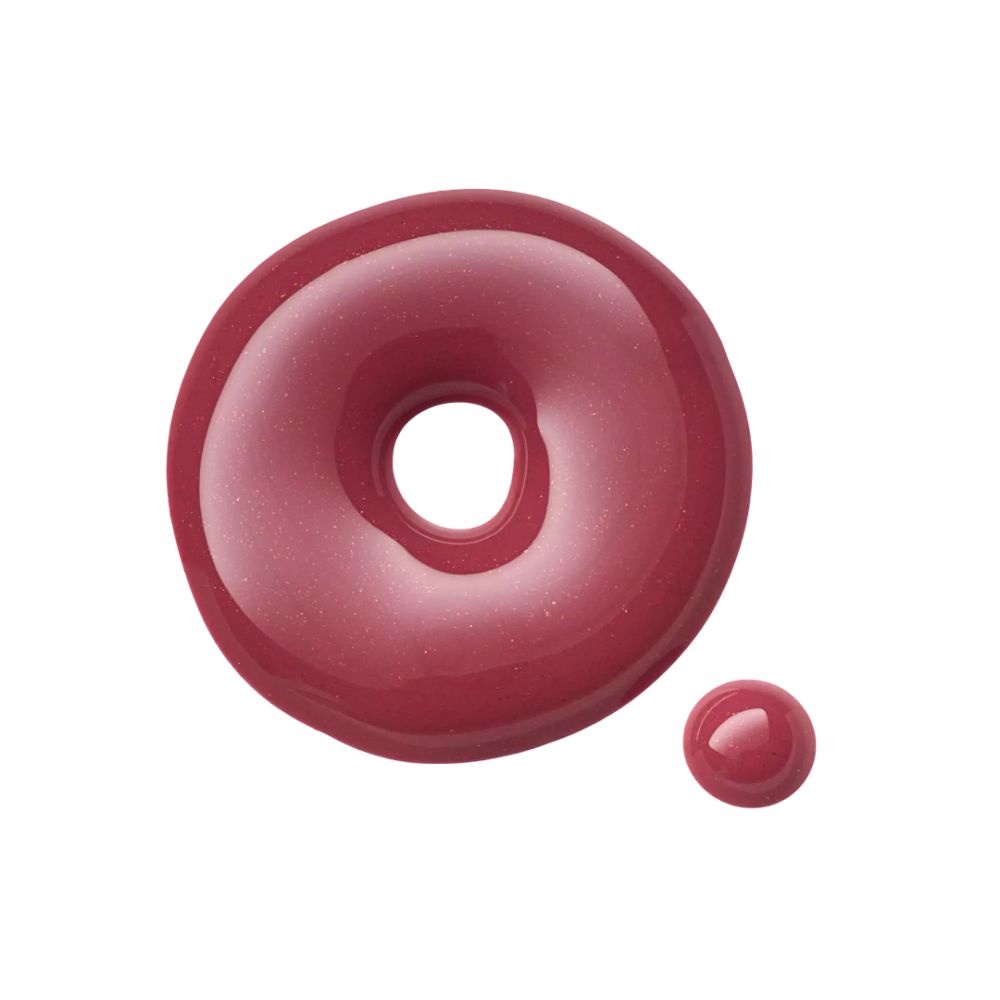 Kleurvlek lipgloss. Ronde vorm met een kleinere vlek ernaast. Roze tint.