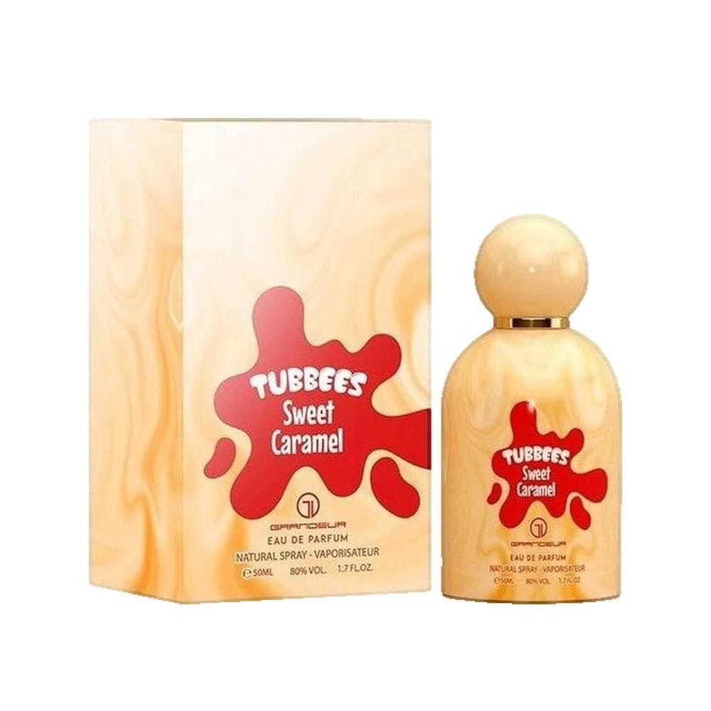 Parfumfles naast verpakking. Opschrift: TUBBEES Sweet Caramel. Verpakking met gemarmerd patroon.