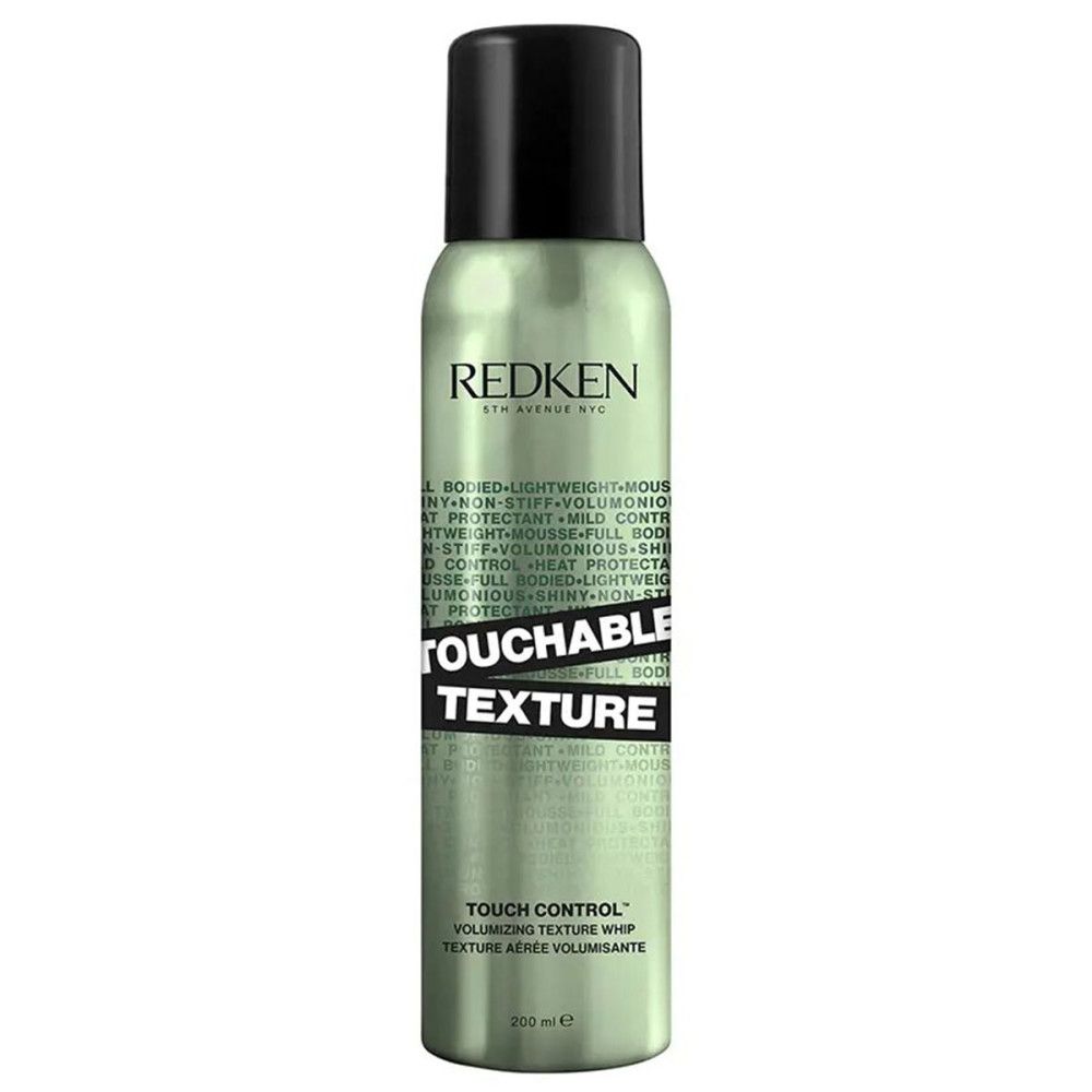 Groene spuitfles met zwarte dop. Opschrift: REDKEN, TOUCHABLE TEXTURE. Productnaam en tekst duidelijk zichtbaar.