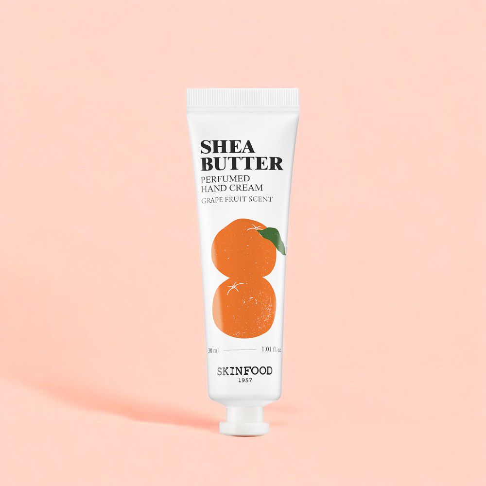 Witte handcrèmetube met opdruk. Illustratie van sinaasappels. Tekst: Shea Butter, Perfumed Hand Cream, Grape Fruit Scent, SKINFOOD.