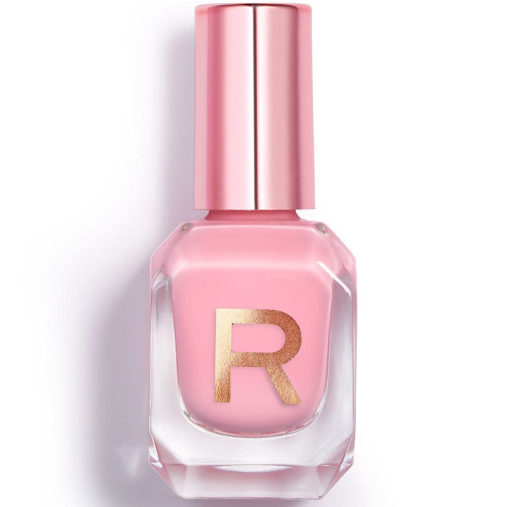 Een flesje lichtroze nagellak met een gouden 'R'-logo en een roségouden dop.