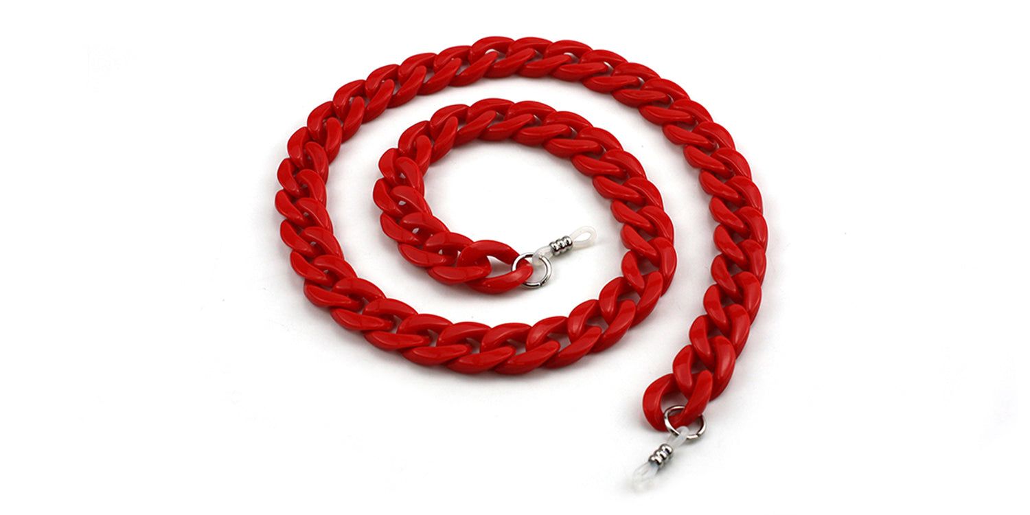 Chaîne de lunettes rouge. Maillons en plastique. Extrémités métalliques pour la fixation aux branches de lunettes. Disposition en spirale sur fond blanc.