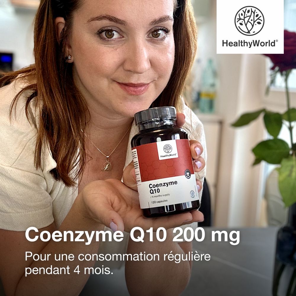 Femme tenant un flacon. Inscription: HealthyWorld, Coenzyme Q10, 200 mg, 120 gélules. Texte: Meilleur choix.