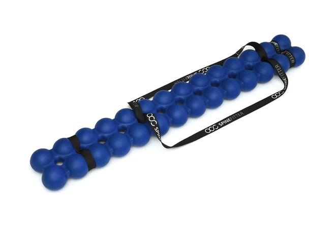 Blauwe Spinefitter met twee zwarte banden. Op de banden staat "SPINEFITTER".