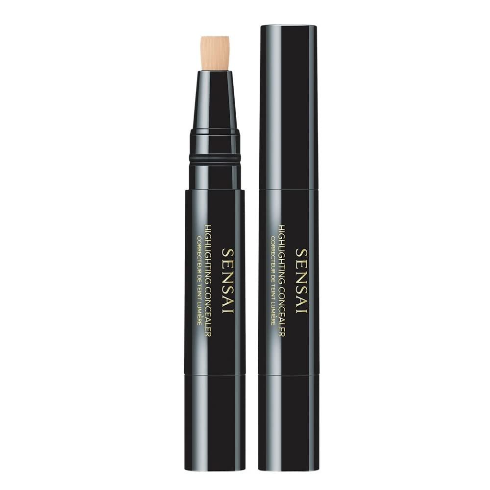 Stylo noir avec applicateur. Inscription : SENSAI, Highlighting Concealer. Variante ouverte et fermée.