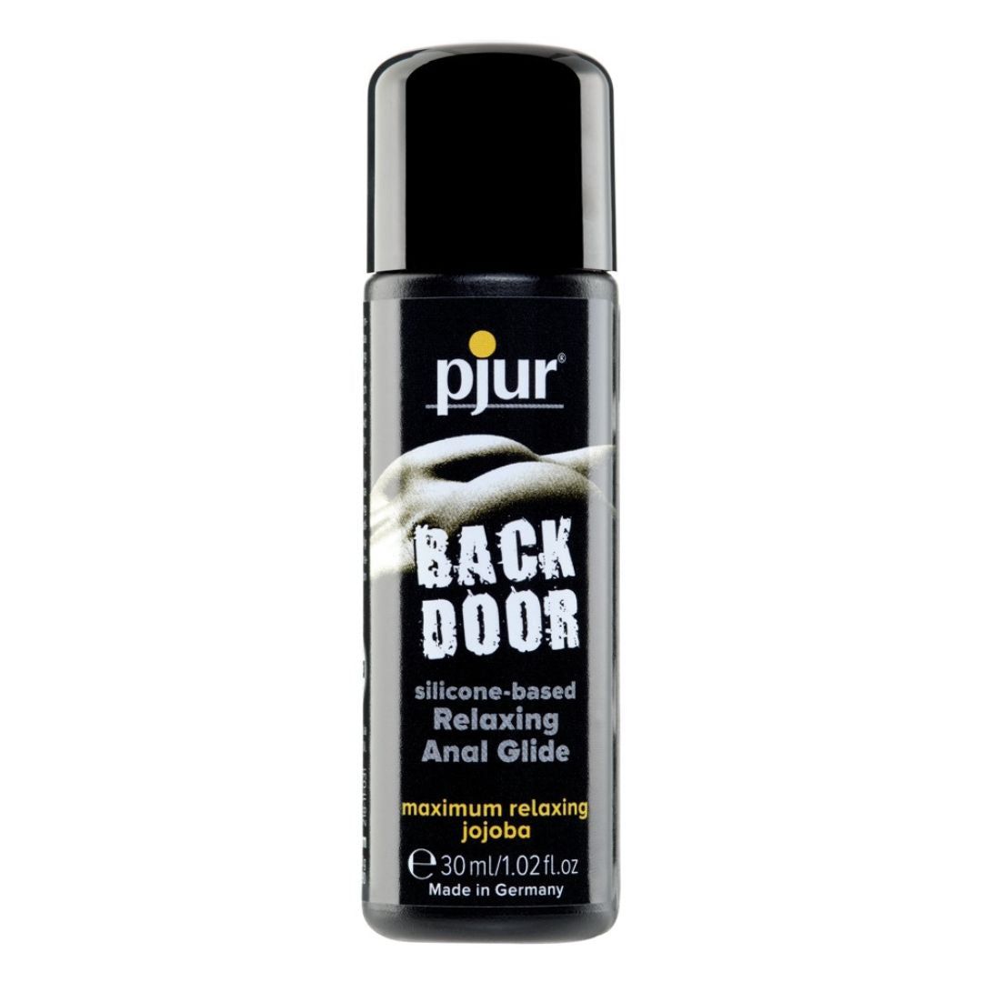 Zwarte fles met zwarte dop. Opschrift: pjur, BACK DOOR, Anal Glide. Bevat 30ml. Gemaakt in Duitsland.