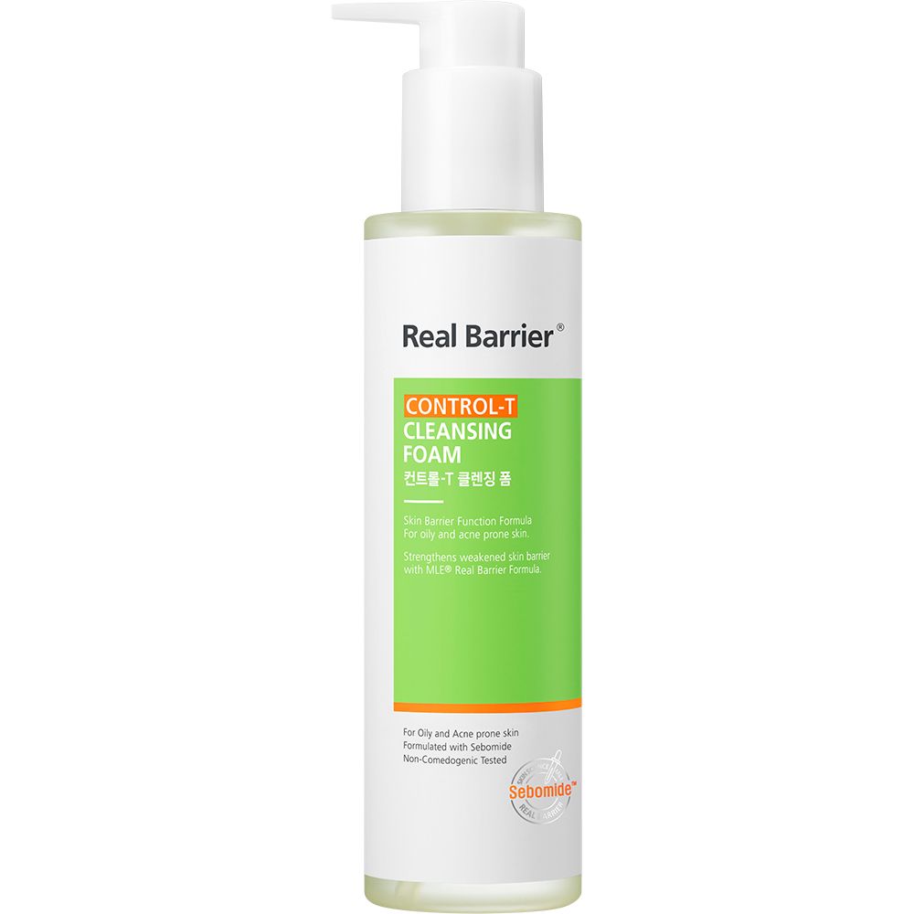 Wit-groene fles met pomp. Tekst: Real Barrier, Control-T Cleansing Foam. Voor onzuivere huid. Met Sebomide.