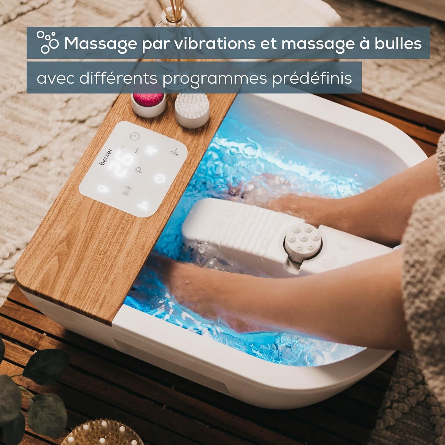 Bain de pieds effervescent avec eau éclairée, pieds immergés et panneau de commande.