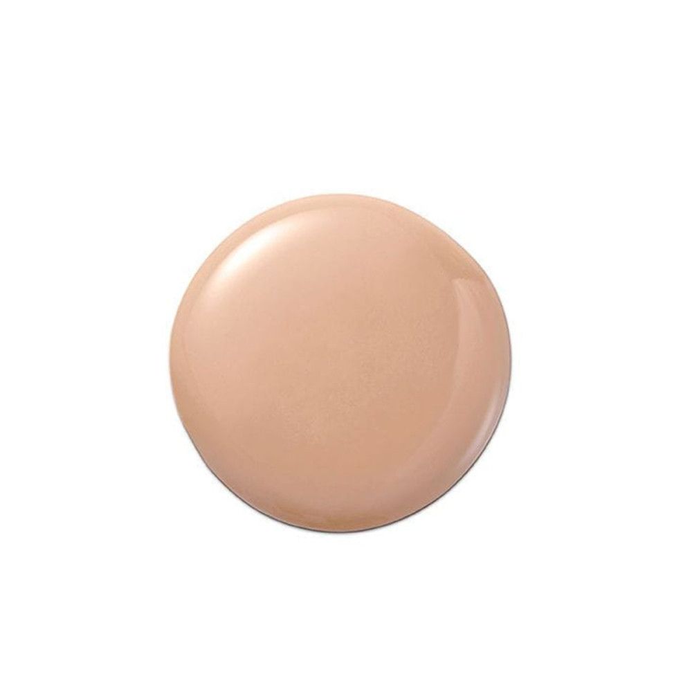 Goutte de fond de teint beige. Forme ronde, surface brillante. Sur fond blanc.