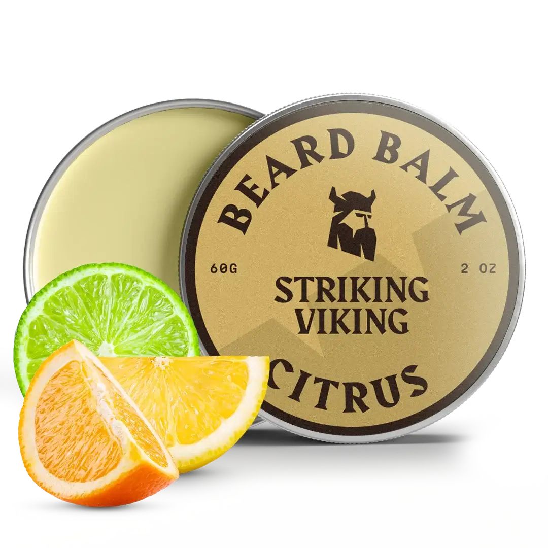 Boîte de baume à barbe ouverte avec des agrumes. Inscription: Beard Balm, Striking Viking, Citrus. Boîte avec étiquette dorée.