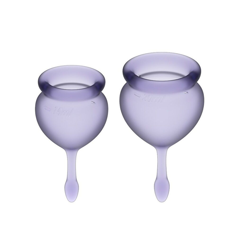 Twee paarse menstruatiecups in verschillende maten, van medisch siliconen.