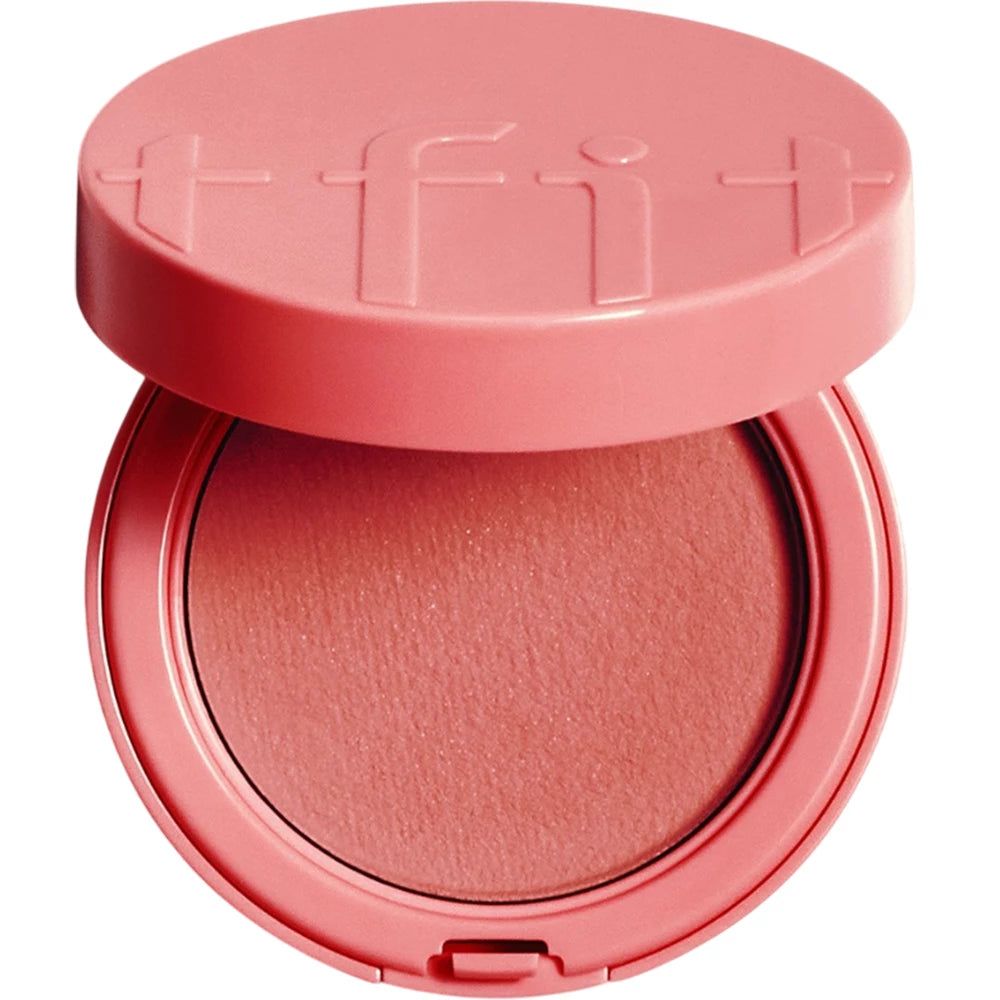Boîtier de blush rond pêche. Le couvercle est ouvert, révélant le fard.