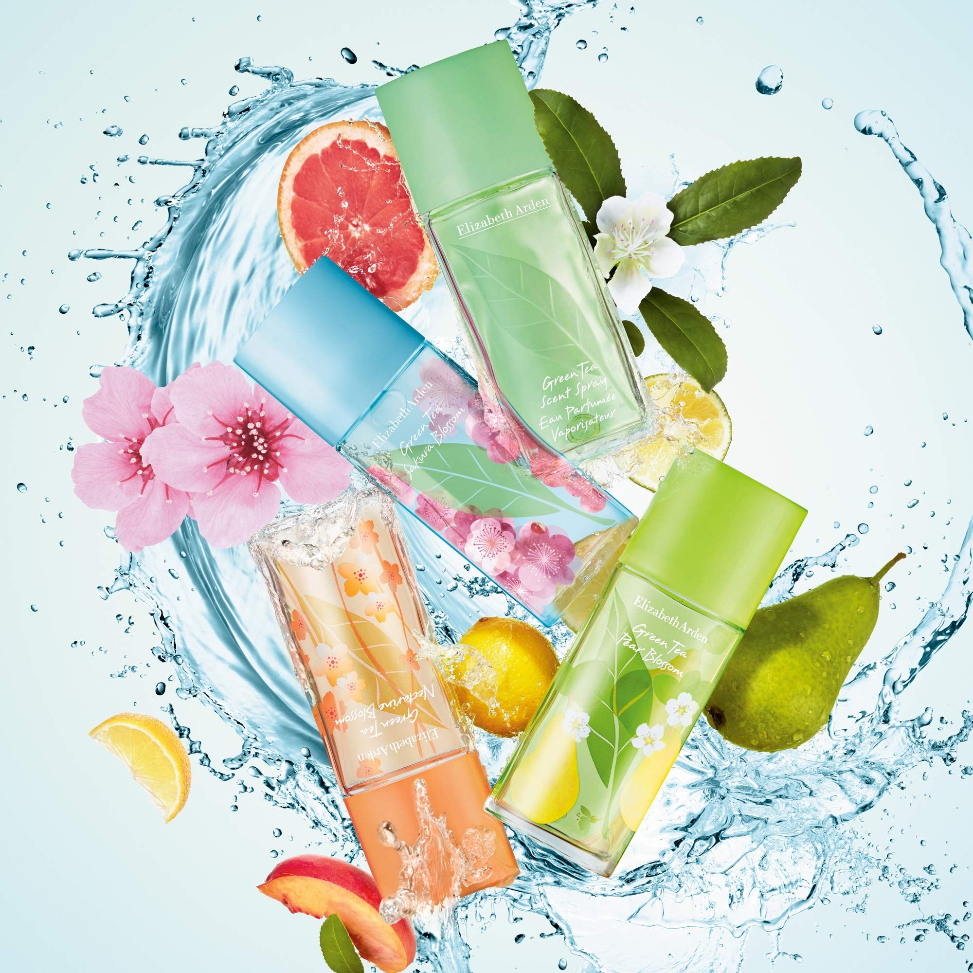 Vier flesjes in water. Verschillende geuren. Elizabeth Arden Green Tea. Fruit en bloemen.