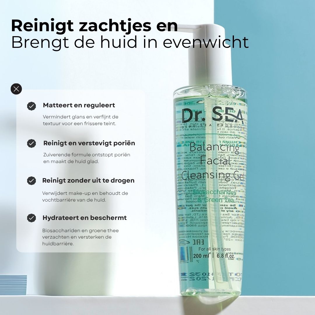 Vrouw met product. Tekst: Aanbevolen voor gecombineerde tot vette huid, onzuivere huid, doffe teint, alle huidtypes.