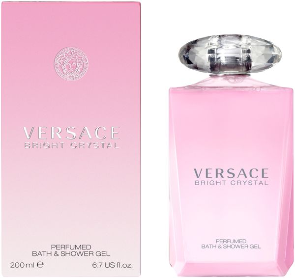 Flacon et emballage de gel douche rose. Inscription : Versace Bright Crystal. Bain & gel douche parfumé.